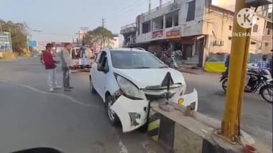 छिंदवाड़ा: छिंदवाड़ा: परासिया रोड पर तेज रफ्तार कार डिवाइडर से टकराई, बड़ा हादसा टला