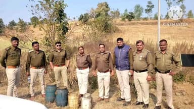 छिंदवाड़ा: छिंदवाड़ा: आबकारी विभाग ने अलग-अलग गांवों से पकड़ी अवैध कच्ची शराब, पुलिस ने मामला दर्ज किया