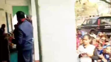 बैसा: मध्य विद्यालय कोल्हा में शिक्षिका सबीना खातून को भावपूर्ण विदाई दी गई