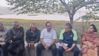 ಧಾರವಾಡ: ಧಾರವಾಡ ಕೆಲಗೇರಿ ಕೆರೆಯ ಅಭಿವೃದ್ಧಿ ಕಾಮಗಾರಿ ಪ್ರಗತಿಯನ್ನು ವಿರೋಧ ಪಕ್ಷದ ಉಪ ನಾಯಕ ಅರವಿಂದ ಬೆಲ್ಲದ ಹಾಗೂ ಶಾಸಕ ಎನ್ ಎಚ್ ಕೋನರಡ್ಡಿ ಪರಿಶೀಲನೆ