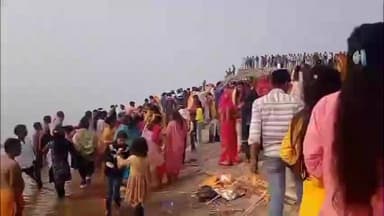 मुहम्मदाबाद: कुंडेश्वर गांव में नौ दिवसीय श्री सीताराम महायज्ञ का भव्य शुभारंभ कलश यात्रा के साथ हुआ