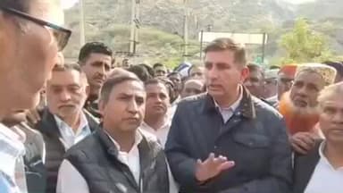 चौहटन: मतदाताओं के नाम काटने के प्रकरण को लेकर कांग्रेस पदाधिकारियों ने उपखंड अधिकारी को सौंपा ज्ञापन