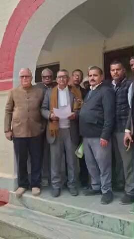 मुहम्मदाबाद: बाराबंकी के हैदरगढ़ टोल प्लाजा पर अधिवक्ता के साथ हुई कथित बर्बर मारपीट की घटना को लेकर गाजीपुर डीएम को सौंपा पत्रक