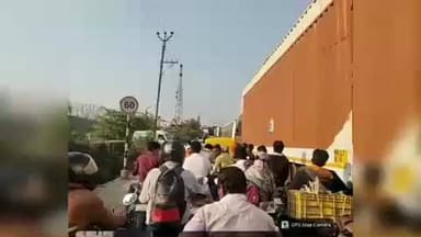 पैठण: चितेगाव रोडवर वाहतुकीचा खोळंबा शेकडो वाहने पडली अडकून नागरिकांचा संताप