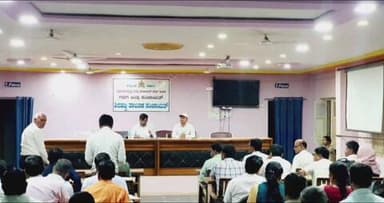 ಶಿರಹಟ್ಟಿ: ಪಟ್ಟಣದಲ್ಲಿ ವಿವಿಧ ಇಲಾಖೆಗಳ ಪ್ರಗತಿ ಪರಿಶೀಲನಾ ಸಭೆ