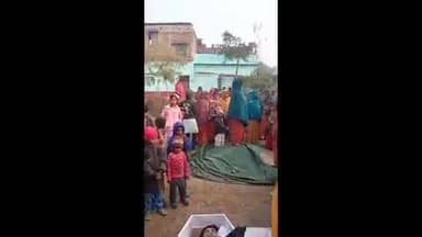 ठाकुरगंगटी: ठाकुर गंगटी के चपरी ग्राम निवासी अरविंद यादव की अहमदाबाद में इमारत से गिरने से मौत