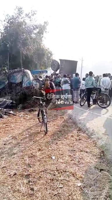 रमनिया पोखर में अनियंत्रित होकर ट्रैक्टर पलटा, मौके पर पहुंची पोठिया थाना पुलिस