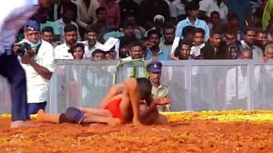 ನಂಜನಗೂಡು: ಸುತ್ತೂರು ಜಾತ್ರೆಯಲ್ಲಿ ರಾಷ್ಟ್ರಮಟ್ಟದ ಕುಸ್ತಿ ಪಂದ್ಯಾವಳಿಗೆ ಚಾಲನೆ ನೀಡಿದ ಶಾಸಕ ರಿಜ್ವಾನ್ ಹರ್ಷದ್