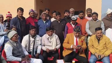 gram vyanjan mein nahin mil rahi hain mulbhut vidhaen gaon ke sabhi log Hain pareshani se jujhte hue koi bhi sarkari Adh