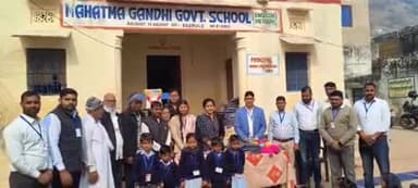 महात्मा गांधी राजकीय विद्यालय बालघाट में अध्ययनरत 107 विद्यार्थियों को स्वेटर वितरित किए गए, सीबीईओ रही मौजूद