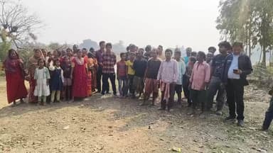 দলঞ্চা নদীতে বালি বোঝাই ট্রাক্টরের চাকায় পিষ্ঠ হয়ে গুরুতর জখম বৃদ্ধা, ডাঙ্গাপাড়া খবরগা ঘাটে উত্তেজনা