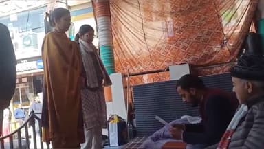 जोशियाड़ा: तांबाखाणी सुरंग के बाहर से कूड़ा डंपिंग जोन हटाने की मांग को लेकर हनुमान चौक पर आंदोलनकारियों का धरना जारी है