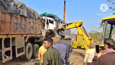 बुंडू: दशम फॉल थाना क्षेत्र के नवाडीह गांव के पास सड़क किनारे खड़े ट्रक से टकराकर हुआ दर्दनाक हादसा