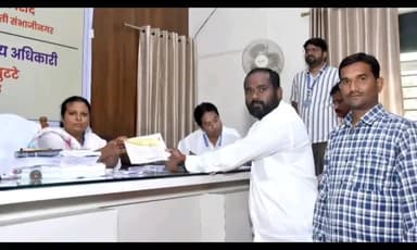 खुलताबाद: खुलताबाद तालुक्यात निवडणूक रणधुमाळी; उमेदवारी अर्जांसाठी शेवटचा एक दिवस, प्रशासन सज्ज, मंगळवारी १३ अर्ज दाखल