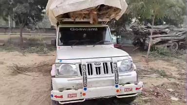 रावतसर: रावतसर वनविभाग ने अवैध हरी लकड़ियों से भरी पिकअप की जब्त, चालक पर मामला दर्ज
