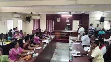 தேனி: தேனி அல்லிநகரம் நகராட்சி அலுவலக கூட்ட அரங்கில் சேர்மன் தலைமையில் நடைபெற்ற கூட்டத்தில் 51 தீர்மானங் கள் நிறைவேற்றப்பட்டது