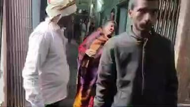 झाझा: झाझा सामुदायिक स्वास्थ्य केंद्र में प्रसव के बाद मरीज के परिजनों से मिठाई के नाम पर रुपये मांगने का मामला सामने आया