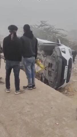 बीकानेर: सुजानदेसर में तेज रफ्तार कार पलटने से दो लोग घायल, भेजा गया अस्पताल