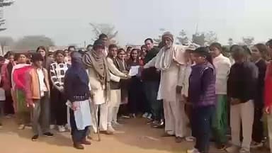 लोहारू: पूर्व मंत्री जेपी दलाल के बयान पर शारदा महिला महाविद्यालय की छात्राओं का आक्रोश, माफी न मिलने पर आंदोलन की चेतावनी