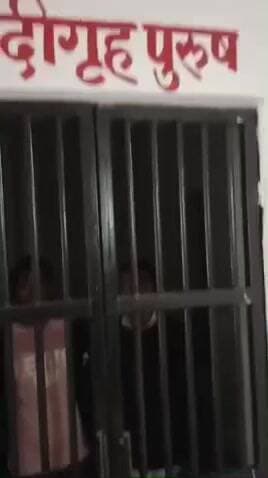 मछलीशहर: पवारा थाना पुलिस टीम ने चोरी की दो मोटरसाइकिल के साथ दो अभियुक्तों को किया गिरफ्तार