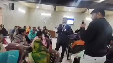 मछलीशहर: जिलाधिकारी डॉ. दिनेश चंद्र ने तहसील मछली शहर के सभागार में मतदाता पुनरीक्षण कार्य का किया निरीक्षण