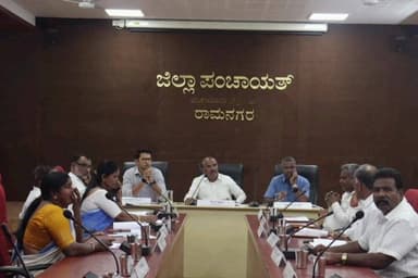 ರಾಮನಗರ: ಜಿ.ಪಂ ಮಿನಿ ಸಭಾಂಗಣದಲ್ಲಿ ಗ್ಯಾರಂಟಿ ಯೋಜನೆಗಳ ಪ್ರಗತಿ ಪರಿಶೀಲನೆ ಸಭೆ ಜರುಗಿತು