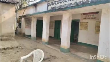 महुआडांड़: राजकीय प्राथमिक विद्यालय केवरकी के छात्र छुट्टी से 1 घंटा पहले नदारद, शिक्षक नशे में