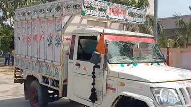 हरदोई: पंडितपुरवा में कमरे के अंदर गमछे से लटका मिला कपड़ा व्यापारी का शव, परिजनों में मचा कोहराम, पुलिस ने कराया पोस्टमार्टम