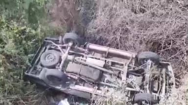 చొప్పదండి: కొడిమ్యాల మండలం జేఎన్టీయూ సమీపంలో కల్వర్టులో బోల్తాపడిన క్వాలిస్ వాహనం పలువురికి తీవ్ర గాయాలు