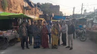 चंदेरी: अतिक्रमण से परेशान रेडी पटरी दुकानदार भूख से मरने की कगार पर, कौन है जवाबदार?