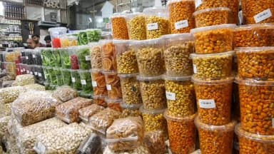 ಮಡಿಕೇರಿ: ನಗರದ ವಿವಿಧ ಹೊಟೇಲ್ ಸ್ಪೈಸಸ್ ಮಳಿಗೆಗೆ ನಗರಸಭೆ ದಿಢೀರ್ ದಾಳಿ