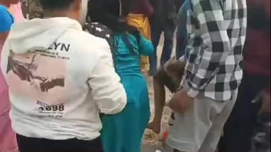 রায়গঞ্জ: পুরাতন জাতীয় সড়কে টোটো উলটে দুর্ঘটনা, চাঞ্চল্য রায়গঞ্জের শিল্পীনগর এলাকায়,গুরুতর জখম এক মহিলা যাত্রী