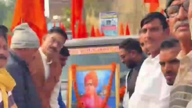 चिड़ावा: पिलानी में स्वामी विवेकानंद युवा पखवाड़ा के तहत निकली ध्वज यात्रा, युवाओं ने लिया नशामुक्ति और गौसेवा का संकल्प