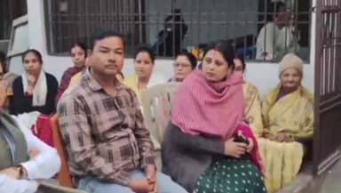 তেজপুৰ: এৰাসুঁতি গাঁৱত উপস্থিত হৈ ৰাইজৰ সমস্যাৰ বুজ ললে বিধায়ক গনেশ কুমাৰ লিম্বুৱে