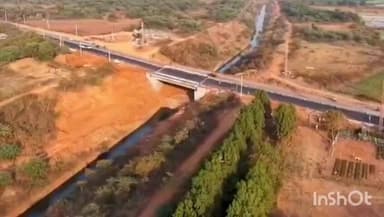 మల్లంపల్లి srspకెనాల్ పై చేపట్టిన బ్రిడ్జి పనులు పూర్తి అయ్యాయి రాకపోకలకు సంబంధించిన వీడియో సోషల్ మీడియాలో వైరల్