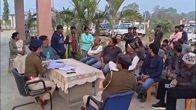 फुल्लीडूमर: खेसर थाना में सरस्वती पूजा को लेकर शांति समिति की बैठक आयोजित, लाइसेंस लेना होगा अनिवार्य