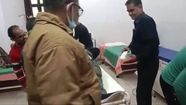 भरथना: बकेवर के हर्राजपुर में किशोर को बचाने में अनियंत्रित होकर पलटा ऑटो, दो सवारियां गंभीर घायल