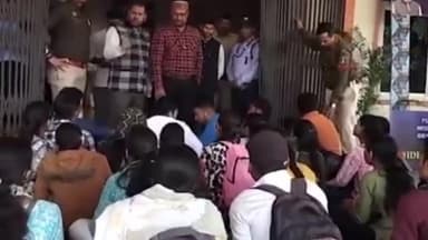 रायगढ़: शहीद नंदकुमार पटेल विश्वविद्यालय में छात्रों का जोरदार प्रदर्शन, पूरक परीक्षा के नतीजों से स्टूडेंट्स नाराज