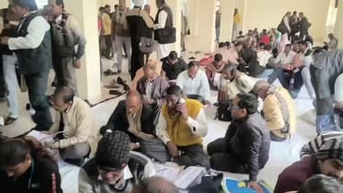 जौरा: एसडीएम कार्यालय में एसडीएम ने जौरा विधानसभा क्षेत्र के सभी बीएलओ और सुपरवाइजर के साथ बैठक की