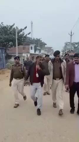 दावथ: दावथ बभनौल में सरस्वती पूजा को लेकर अनुमंडलाधिकारी प्रभात कुमार ने किया फ्लैग मार्च