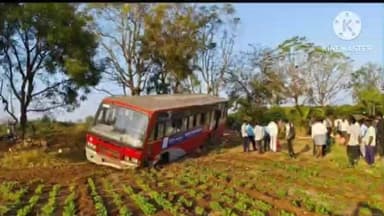 ಸವದತ್ತಿ: ತಲ್ಲೂರ ಗ್ರಾಮದ ಬಳಿ ಚಾಲಕನ ನಿಯಂತ್ರಣ ತಪ್ಪಿ ಜಮೀನಿಗೆ ನುಗ್ಗಿದ ಬಸ್