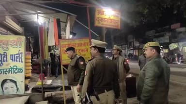 भरथना: बकेवर में सीओ भरथना ने शराब ठेकों का किया औचक निरीक्षण, पैदल गश्त कर वाहन चेकिंग की और यातायात नियमों के दिए निर्देश