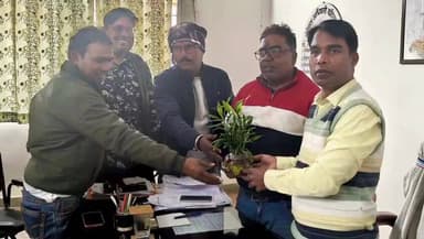 कलियासोल: समाजसेवी ने कलियसुल के अंचलाधिकारी से मिलकर समस्याओं पर की चर्चा