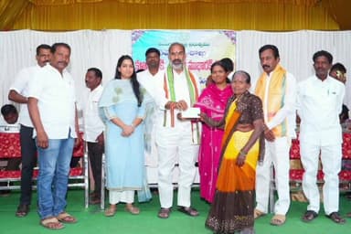 కోనారావుపేట: చెక్కులు పంపిణీ చేసిన వేములవాడ ఎమ్మెల్యే ఆది శ్రీనివాస్