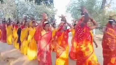 କଣ୍ଟାମାଳ: ପଣ୍ଡରା ପିଟା ଗ୍ରାମରେ ଷୋହଳ ପ୍ରହର ନାମଯଜ୍ଞ ପାଇଁ କଳସ ଶୋଭାଯାତ୍ରା ଅନୁଷ୍ଠିତ