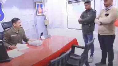 નખત્રાણા: નખત્રાણા PI જે. ડી.સરવૈયાની પ્રશંસનીય કામગીરી: છેતરપિંડીમાં ગયેલા લાખો રૂપિયા પરત આપી 'તેરા તુજકો અર્પણ' સૂત્ર સાર્થક