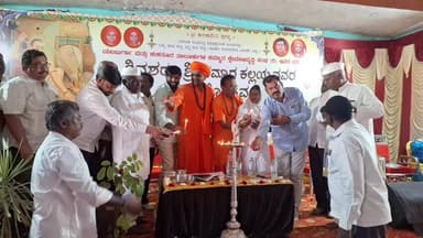 ಯಲಬರ್ಗ: ಪಟ್ಟಣದಲ್ಲಿ ಕಮ್ಮಾರ ಕಲ್ಲಯ್ಯನವರ ಜಯಂತಿಗೆ ಮಾಜಿ ಜಿಲ್ಲಾ ಪಂಚಾಯತ್ ಸದಸ್ಯ ಅರವಿಂದಗೌಡ ಪಾಟೀಲ ದೀಪ ಬೆಳಗಿಸಿ ಚಾಲನೆ