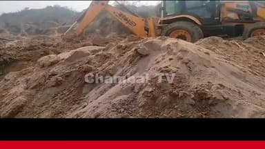 श्योपुर में अवैध रेत भंडारण पर बड़ी कार्रवाई, 450 ट्रॉली रेत नष्ट| ChambalTV
#श्योपुर #sheopur #चंबलटीवी #JansamparkM...