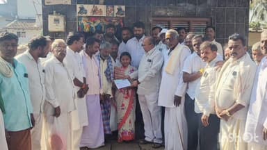 ಹಿರೇಕೆರೂರು: ವಿದ್ಯುತ್ ಸ್ಪರ್ಶಿಸಿ ಮೃತಪಟ್ಟಿದ್ದ ಯುವಕನೊಬ್ಬನ ಕುಟುಂಬಸ್ಥರಿಗೆ ಶಾಸಕ ಯುಬಿ ಬಣಕಾರ ಪರಿಹಾರ ಚೆಕ್ ವಿತರಣೆ; ಲಿಂಗಾಪುರ ಗ್ರಾಮದಲ್ಲಿ ಘಟನೆ