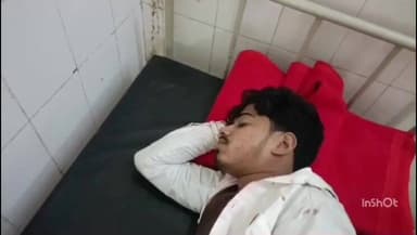 छिबरामऊ: सौरिख के आगरा-लखनऊ एक्सप्रेसवे की 169 कट पर तेज रफ्तार कार डिवाइडर से टकराने के बाद पलटी, एक युवक घायल